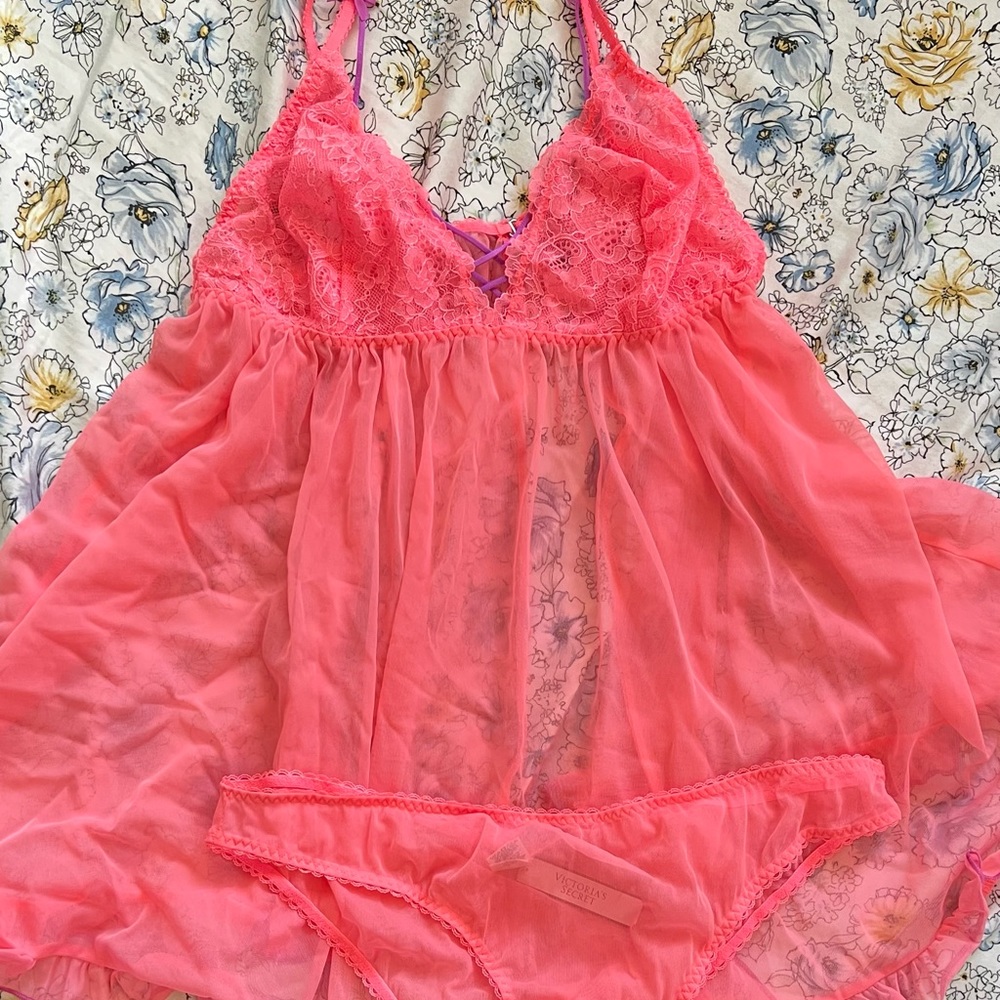 Victoria’s Secret lingerie 2 pc set (large)
